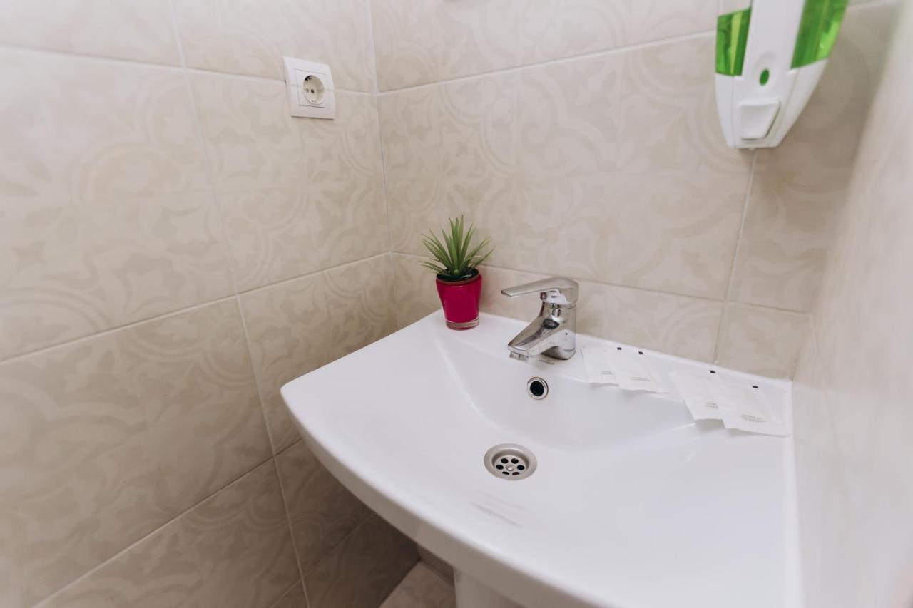 Нові Apartments Біля Жд Вокзалу Ivano-Frankivsk Extérieur photo